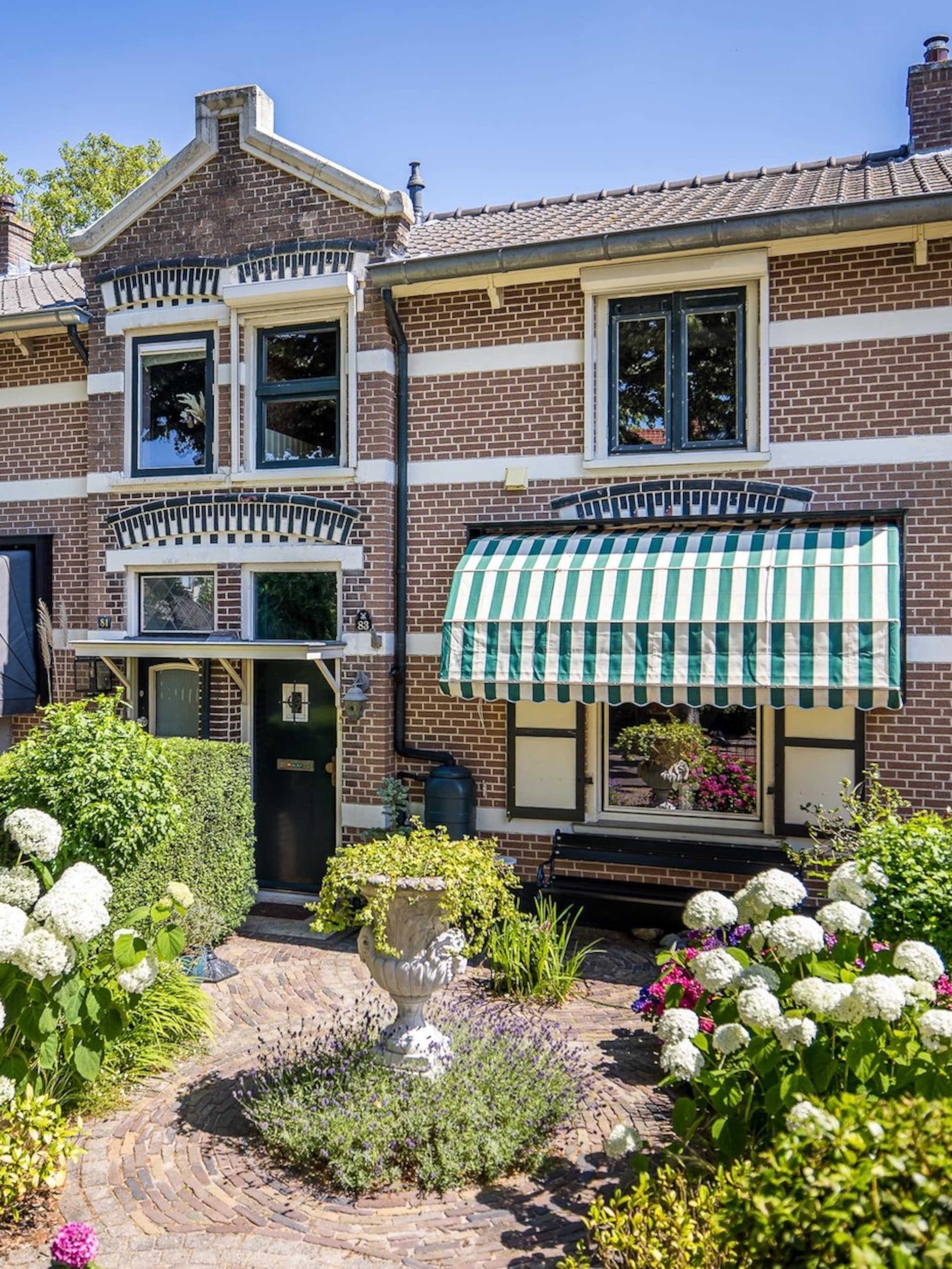 gespot dit modern klassieke interieur straalt tijdloze elegantie uit