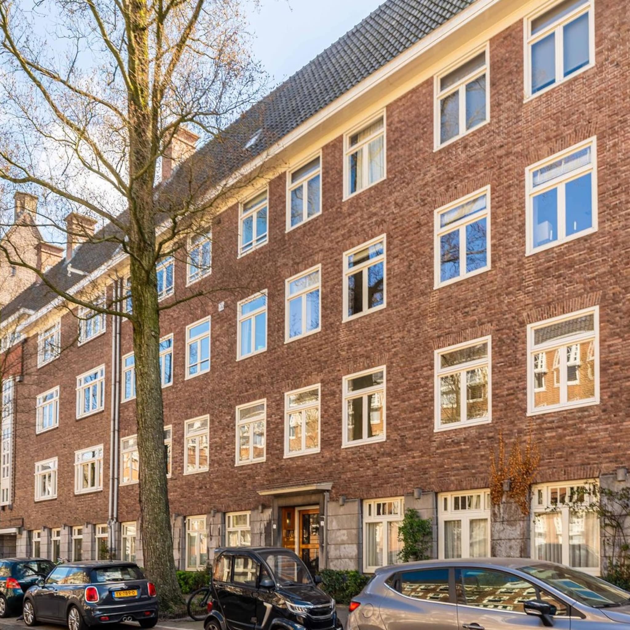 gespot jaren 50 appartement met hotel chic interieur vol klassieke details