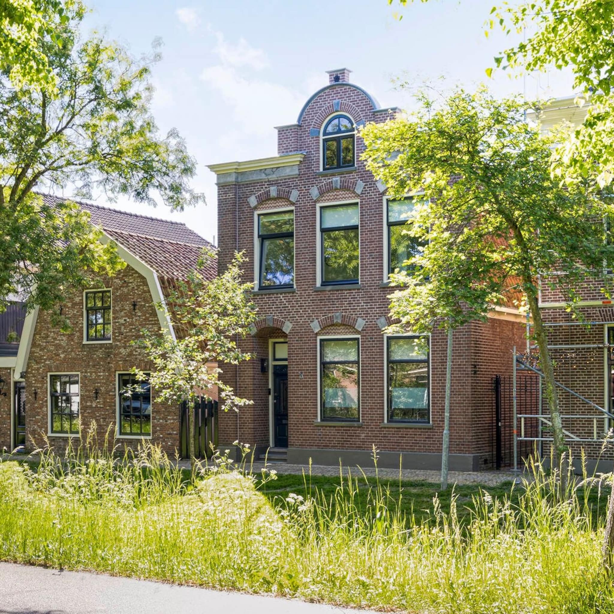gespot less is zoveel more met een basic interieur vol wit als dit
