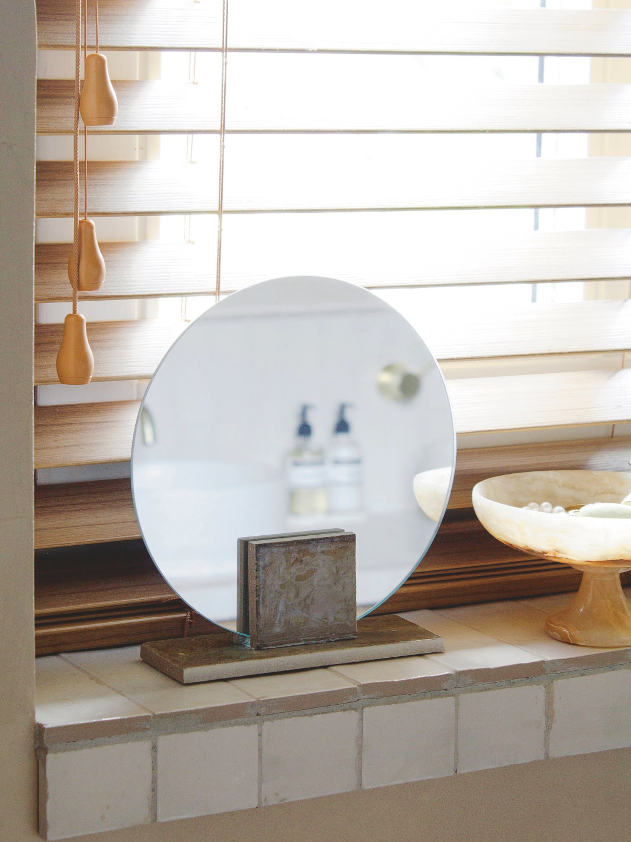 diy spiegeleffect zo maak je zelf een make upspiegel en kunstobject in een