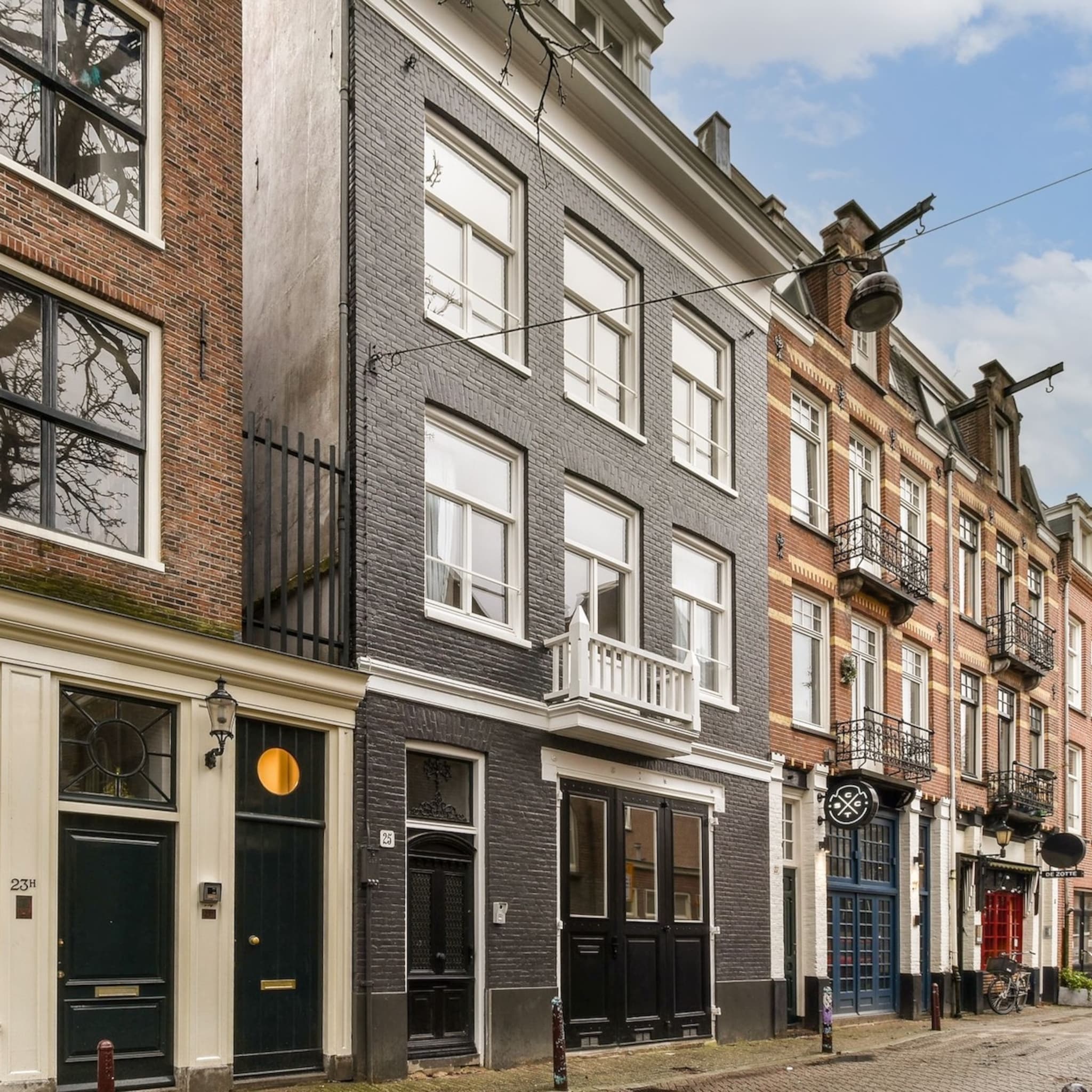 gespot dit appartement in hartje amsterdam heeft een patio om bij weg te dromen