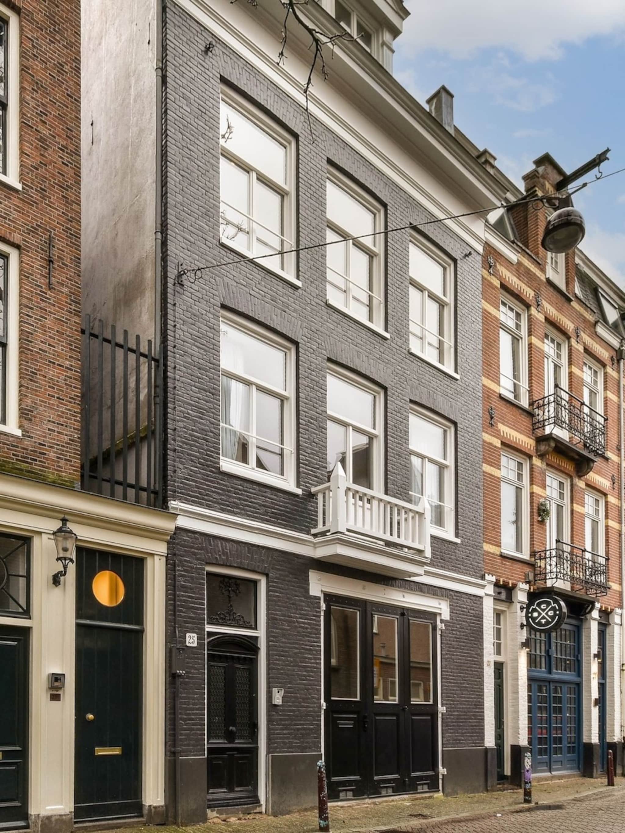gespot dit appartement in hartje amsterdam heeft een patio om bij weg te dromen