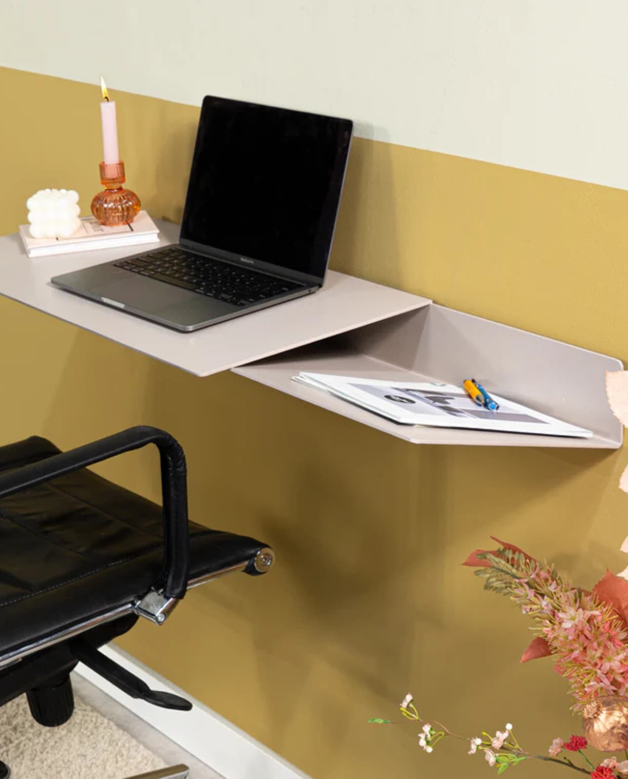 Shop op shop.vtwonen.nl: Spinder Design bureau Drift, silky taupe € 319,-. Spinder Design