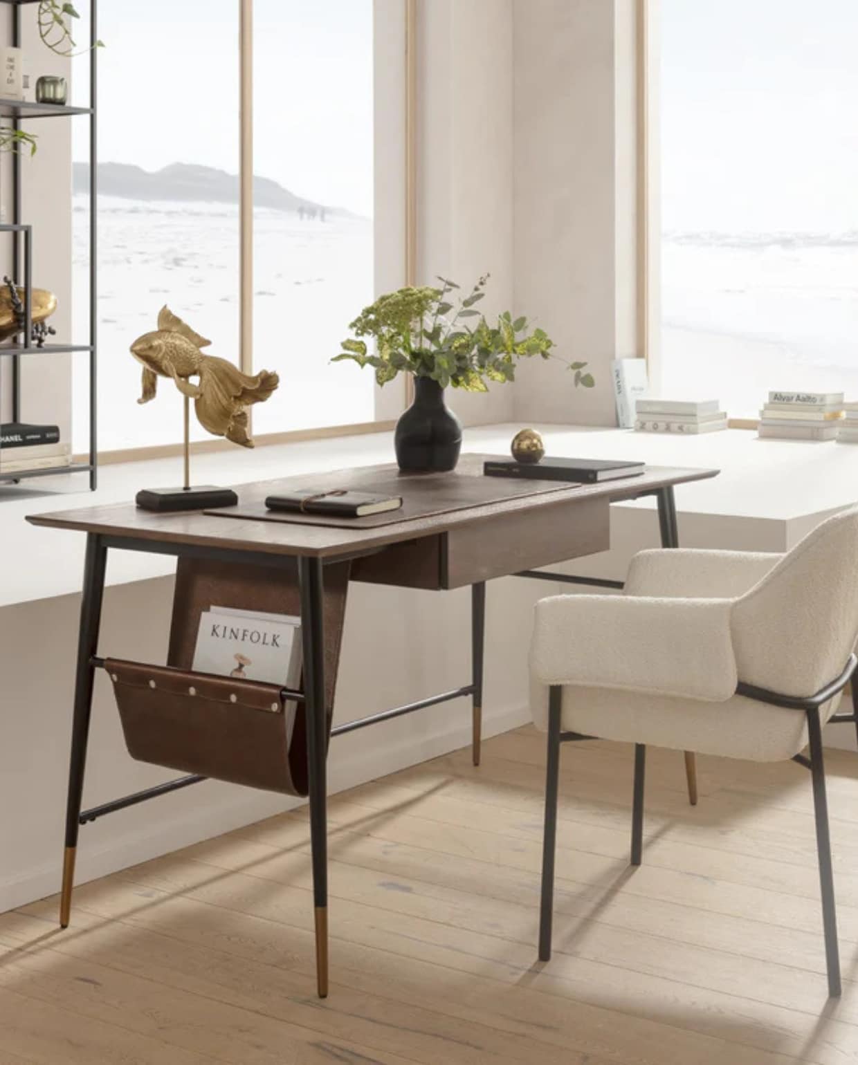 Shop op shop.vtwonen.nl: Kare Design bureau Boticelli, hout en leer € 1299,-. Kare Design