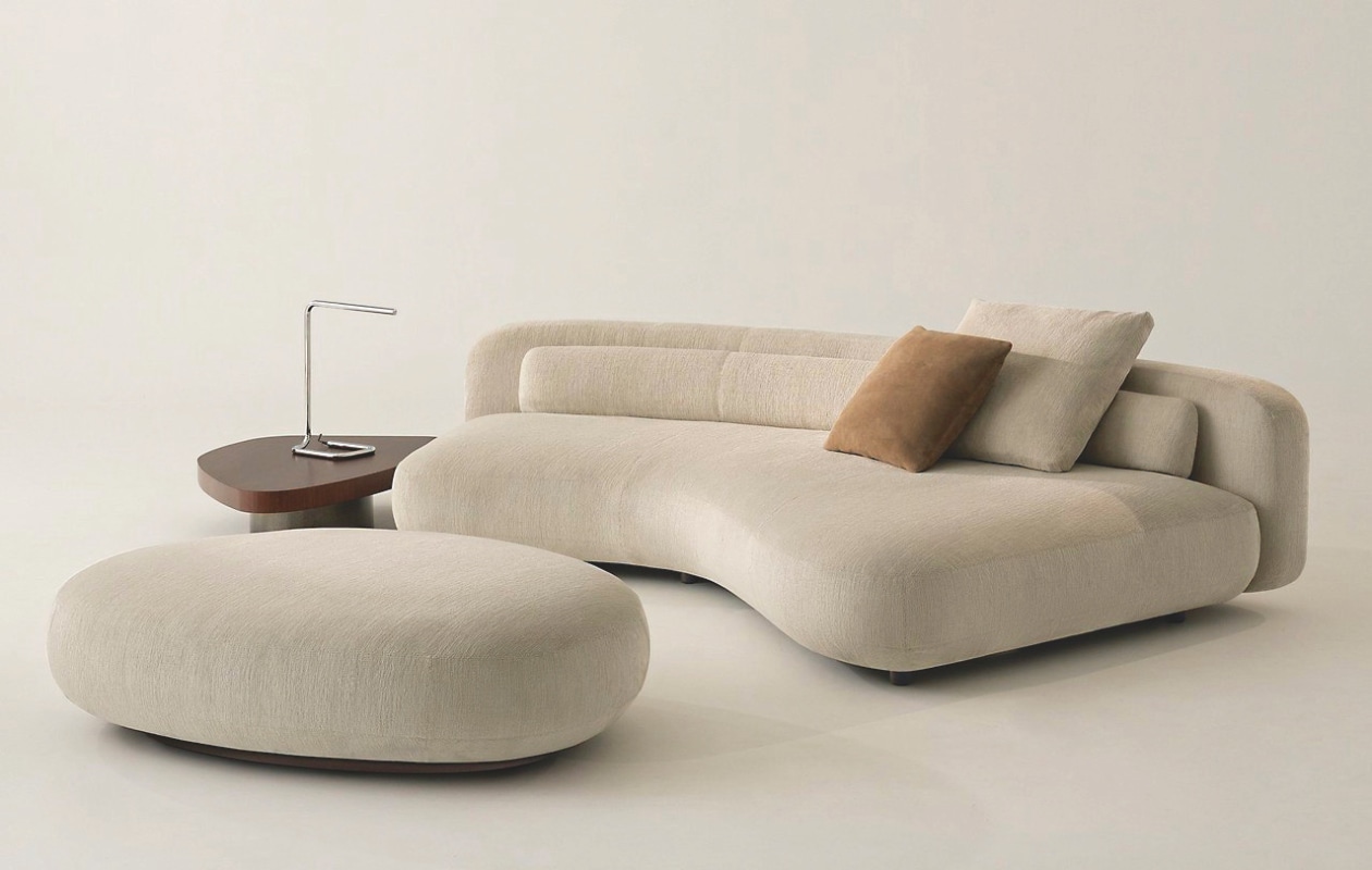Minotti bank Bézier, ontworpen door Studio MK27, 297x139x66 cm (bxdxh), prijs op aanvraag (minotti.com). stijlvol wonen 8-2025 | tekst Lisette Gerbrands