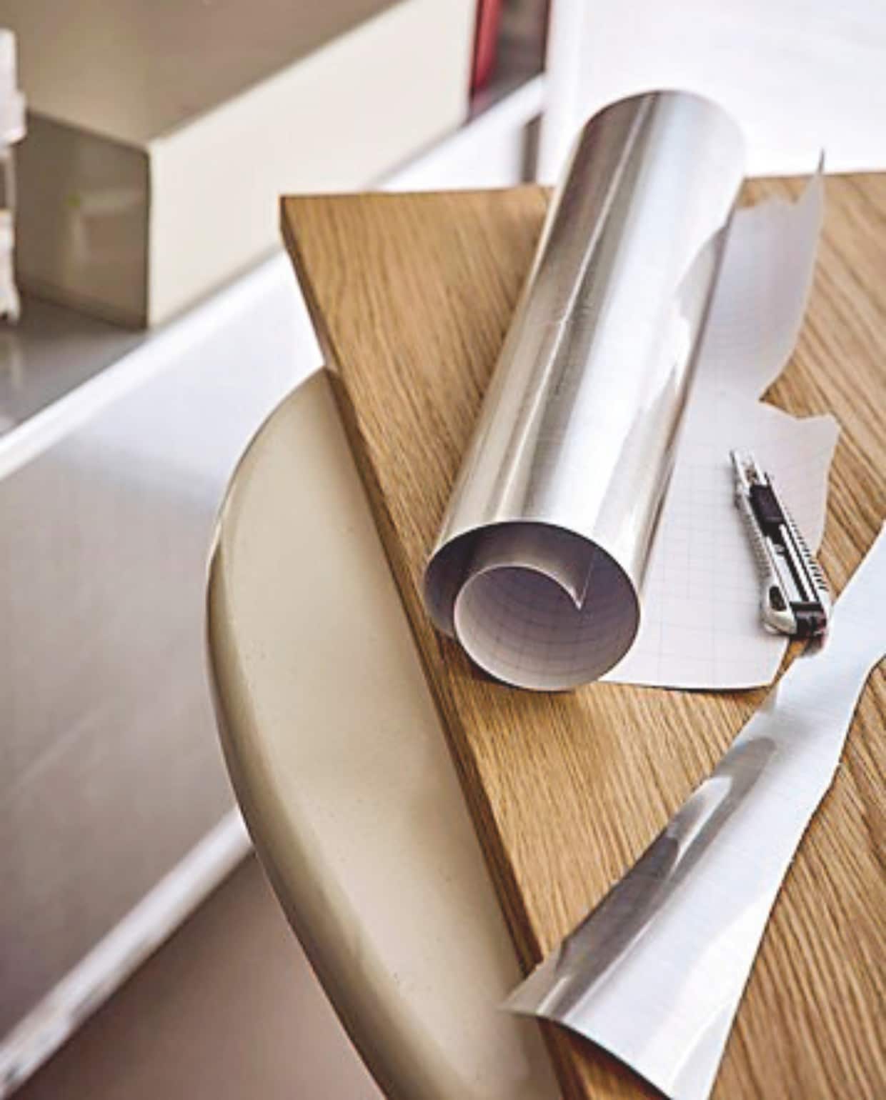 Benodigdheden DIY werkkast wrappen vtwonen DIY special 03-2025 | styling Sanne Ketelaar | fotografie Peggy Janssen