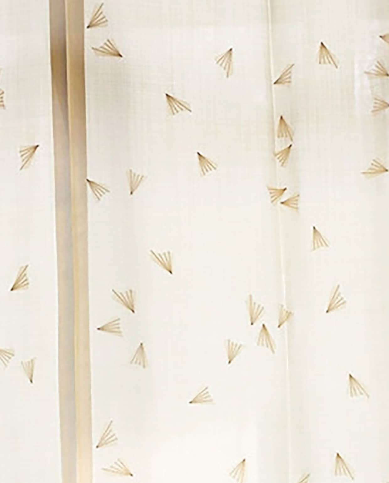 De basisstof is wol, elk paneel is 134 cm breed € 450,-. dedar.com via elementsofinterior.nl Stijlvol Wonen 9-2025 | fotografie Andrea Ferrari Studio | art direction Carina Frey en Stefanie Barth | tekst Christine van der Hoff