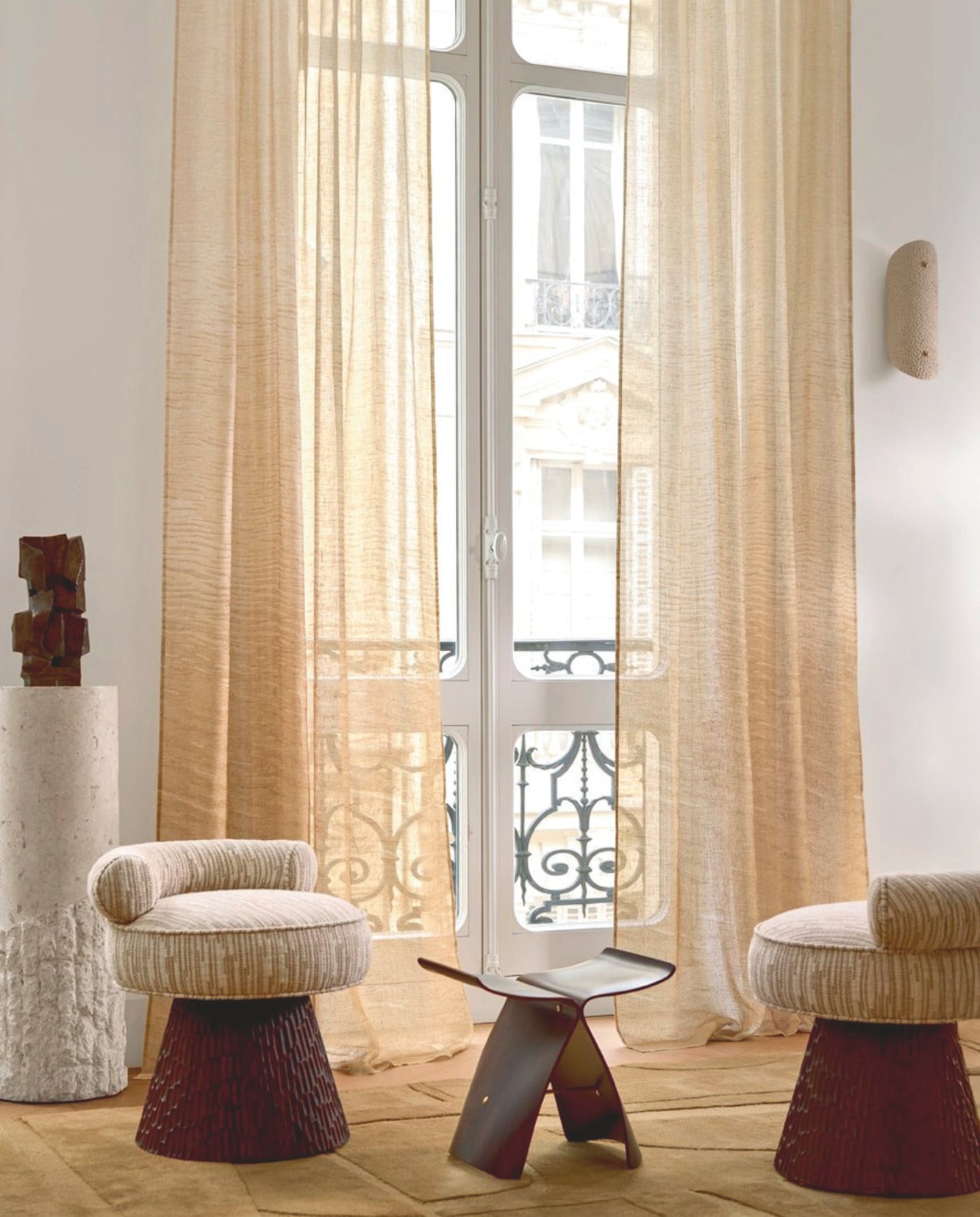 295 cm breed, per meter € 139,-. casamance.com Stijlvol Wonen 9-2025 | fotografie Andrea Ferrari Studio | art direction Carina Frey en Stefanie Barth | tekst Christine van der Hoff