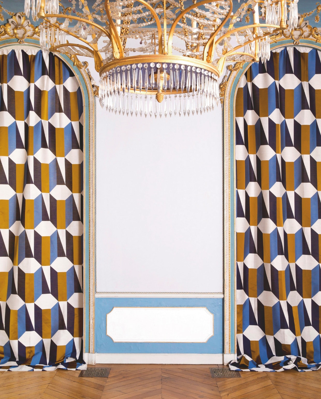 146 cm breed, per meter € 247,-. metaphores.com Stijlvol Wonen 9-2025 | fotografie Jean Marc Palisse | tekst Christine Christine van der Hoff