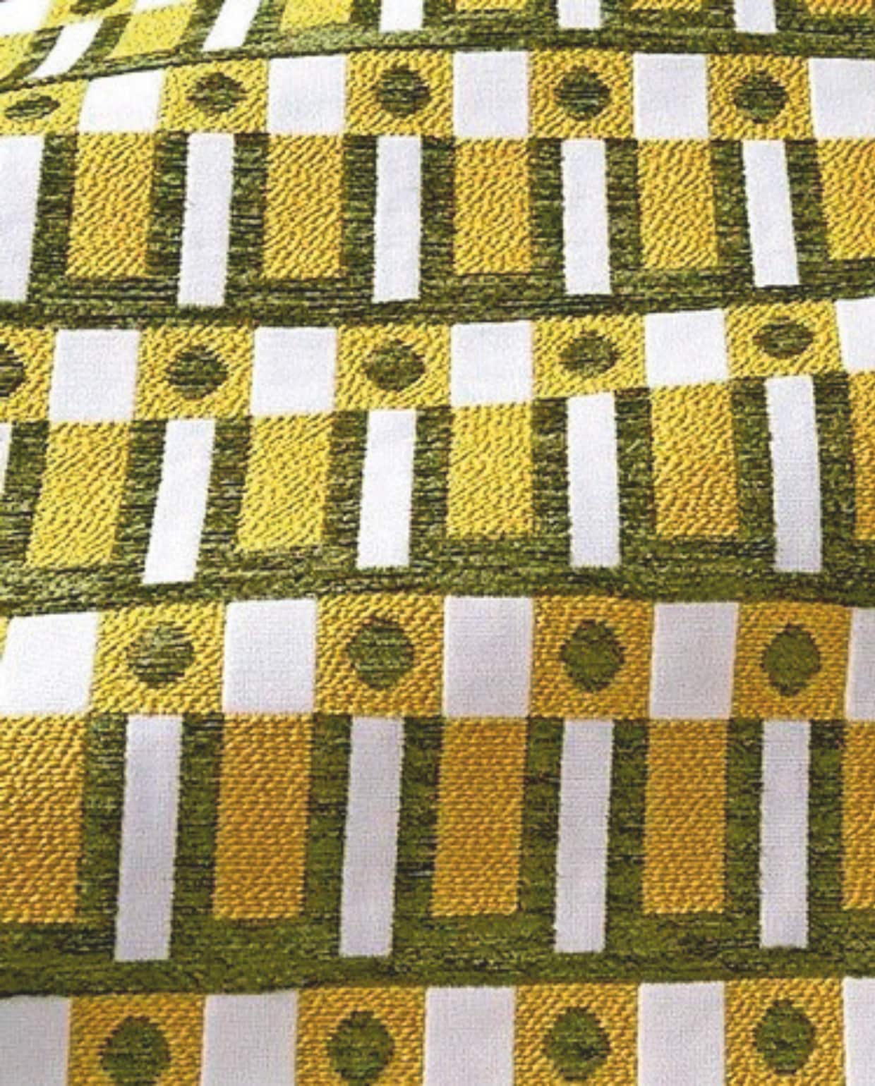 Stof Kubic, 137 cm breed, per meter € 313,- Stijlvol Wonen 9-2025 | fotografie Jean Marc Palisse | tekst Christine Christine van der Hoff