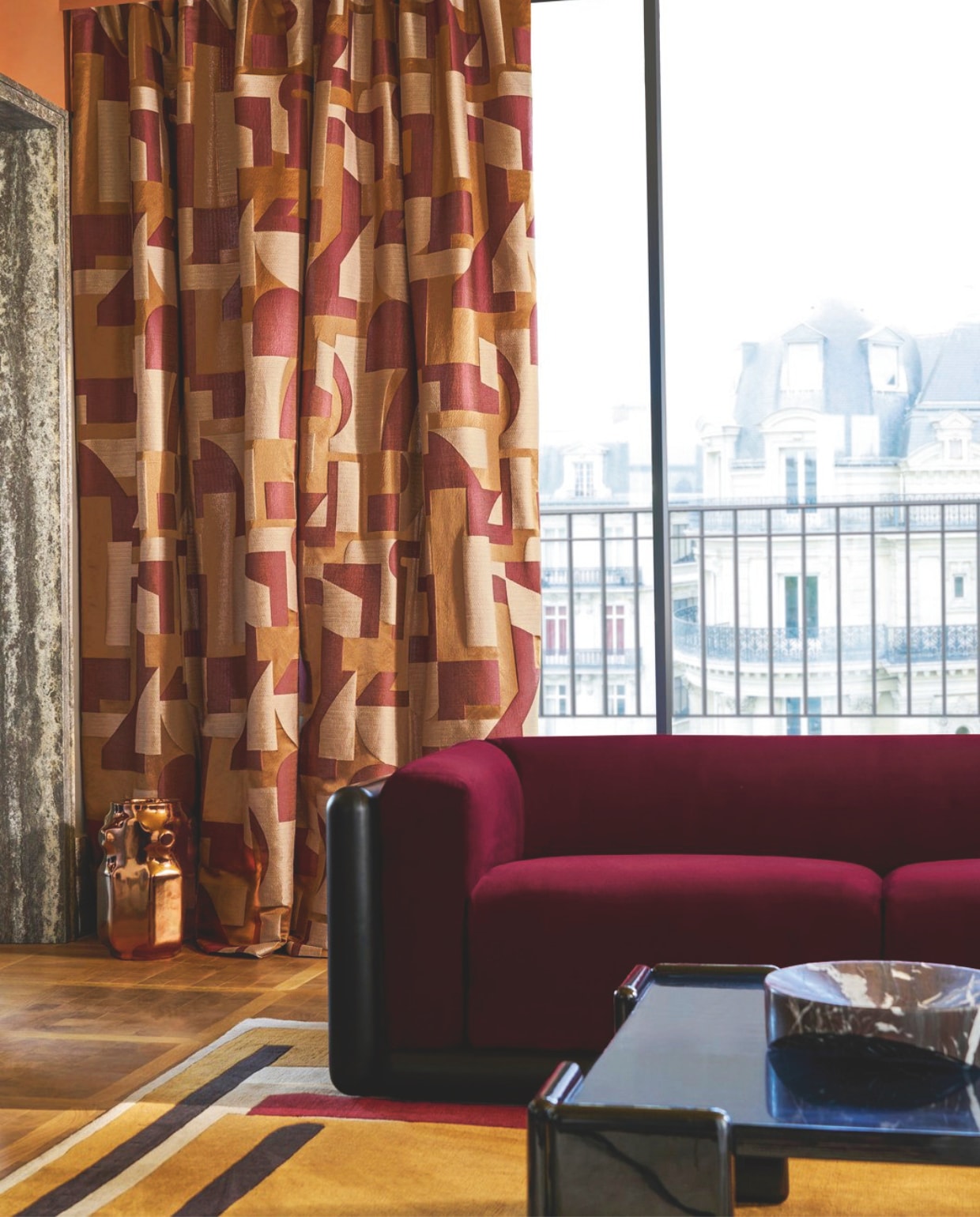 Stof Influence, 136 cm breed, per meter € 149,-. casamance.com Stijlvol Wonen 9-2025 | fotografie Jean Marc Palisse | tekst Christine Christine van der Hoff