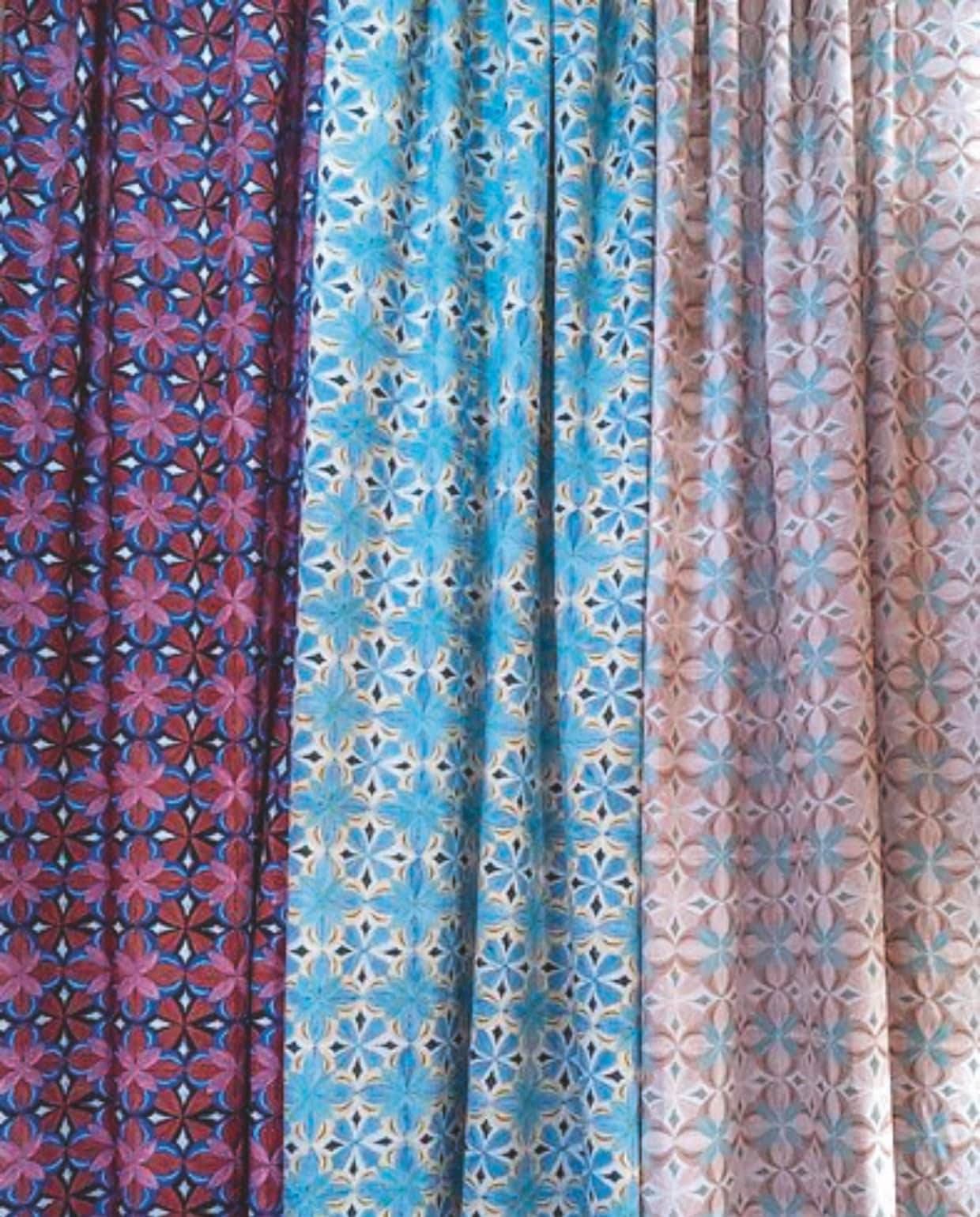 Linnen, 139 cm breed, per meter € 191,-. jimthompsonfabrics.com via brugmanbv.nl Stijlvol Wonen 9-2025 | fotografie Jean Marc Palisse | tekst Christine Christine van der Hoff