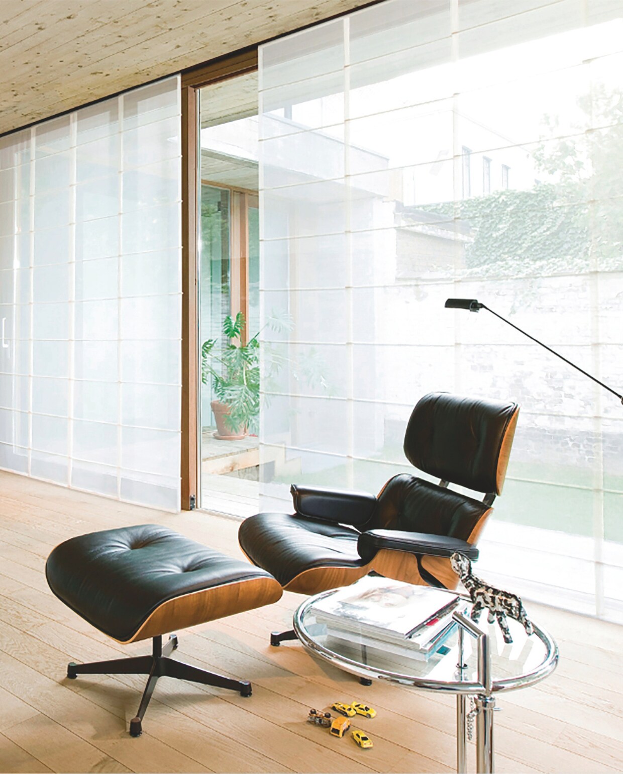 Ook verkrijgbaar voor schuine ramen en veranda’s, en perfect op maat te bestellen. insideblinds.com Stijlvol Wonen 9-2025 | tekst Christine van der Hoff