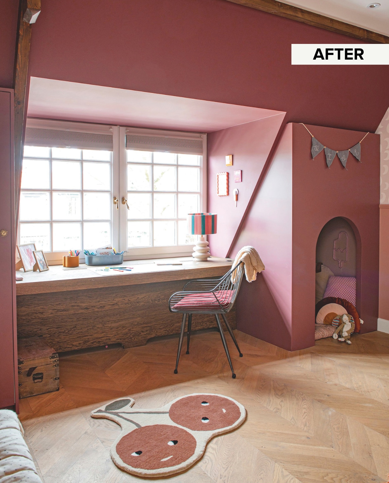 Bureau op maat gemaakt. Stoel Things I Like Things I Love. Kussen Dutch Decor. Lamp zelf gemaakt. Pennenbakjes Liewood. Kist kringloop. Vloerkleed Oyoy. Slinger Hip by Bengel. Kussens in speelhut H&M Home. Raambekleding Veneta. Wandkleur Merlot Mania van Lab Paint. vtwonen 10-2025 | fotografie Caroline Coehorst | tekst Chris Muyres