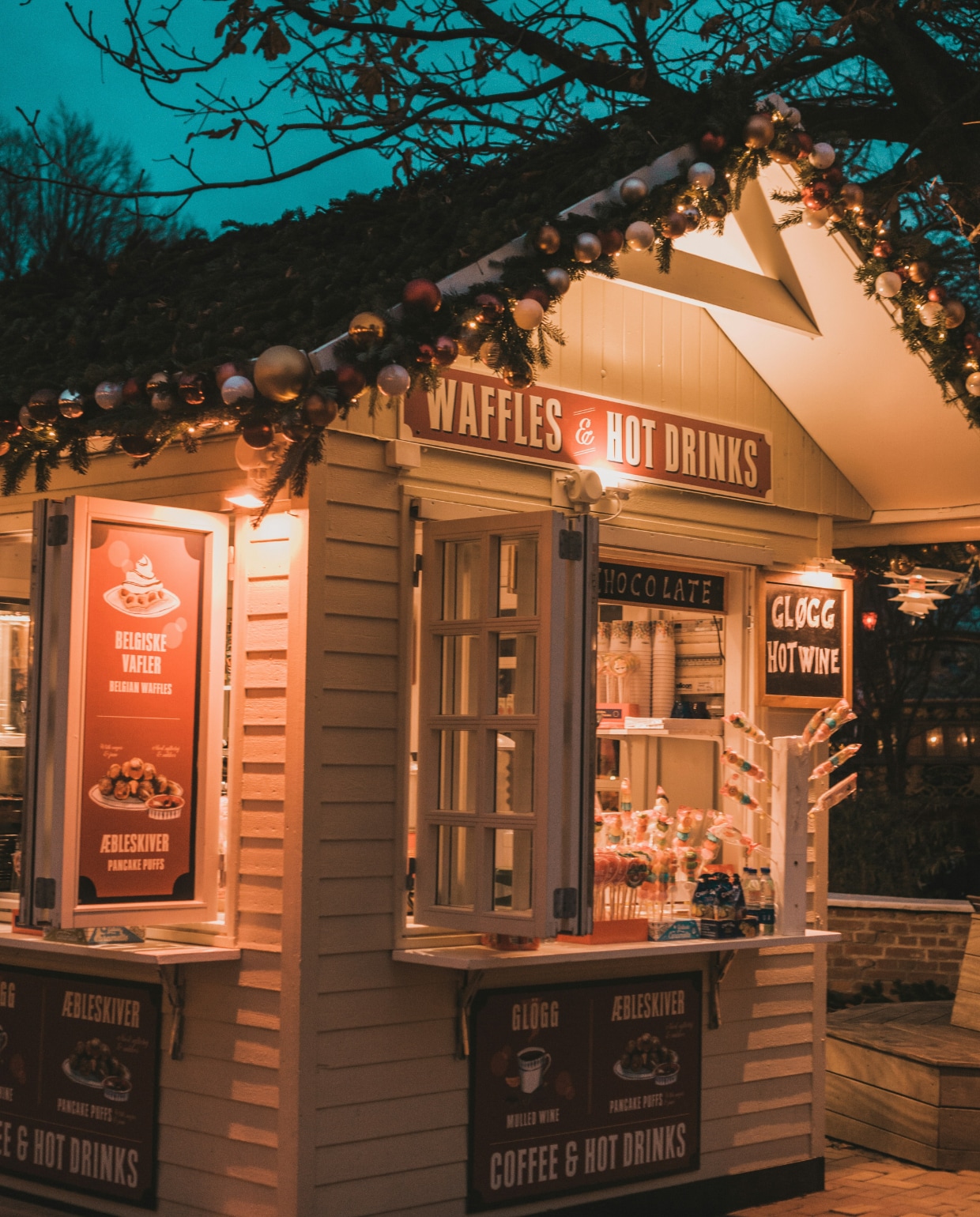 Kerstmarkt Tivoli, Kopenhagen. fotografie Filiz Elaerts via Unsplash