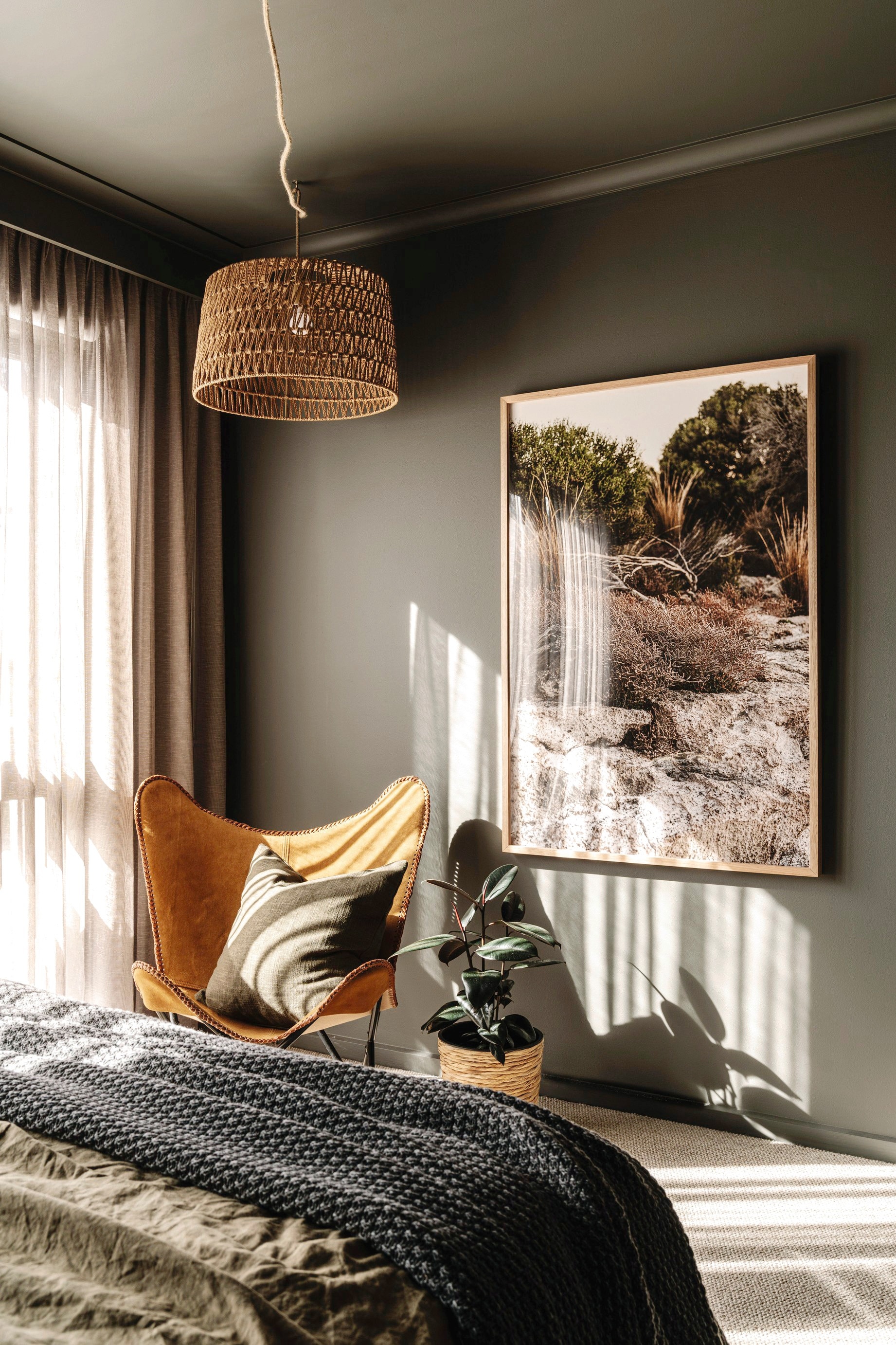 Foto Marnie Hawson. Soortgelijk: hanglamp Manggis Living, stoelGewoon wonen. vtwonen landelijk 10-2025 | productie Living Inside | fotografie Marnie Hawson