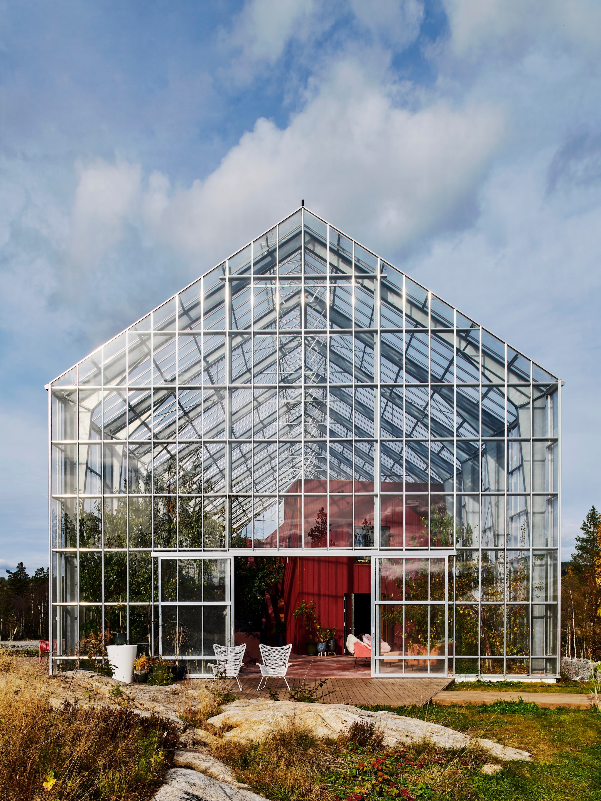 binnenkijken een woning in een kas