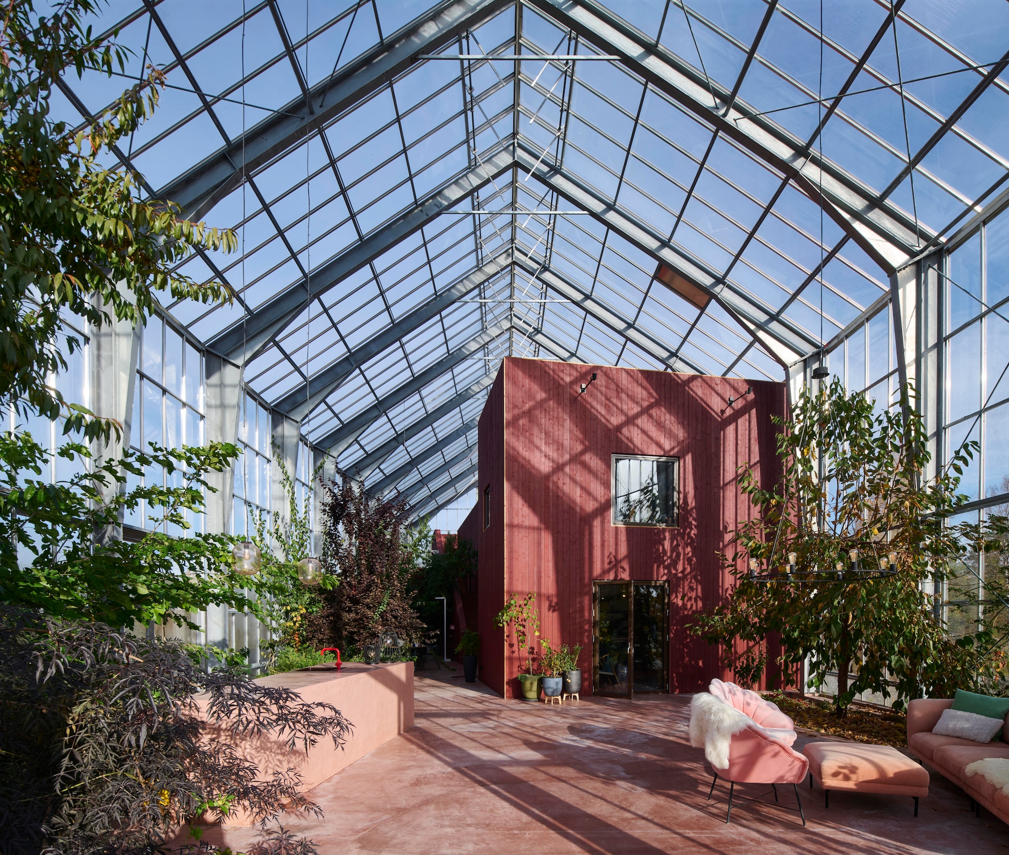 Soortgelijke stoelen Viking Choice.  vtwonen 03-2026 | fotografie Richard Powers | productie Living Inside