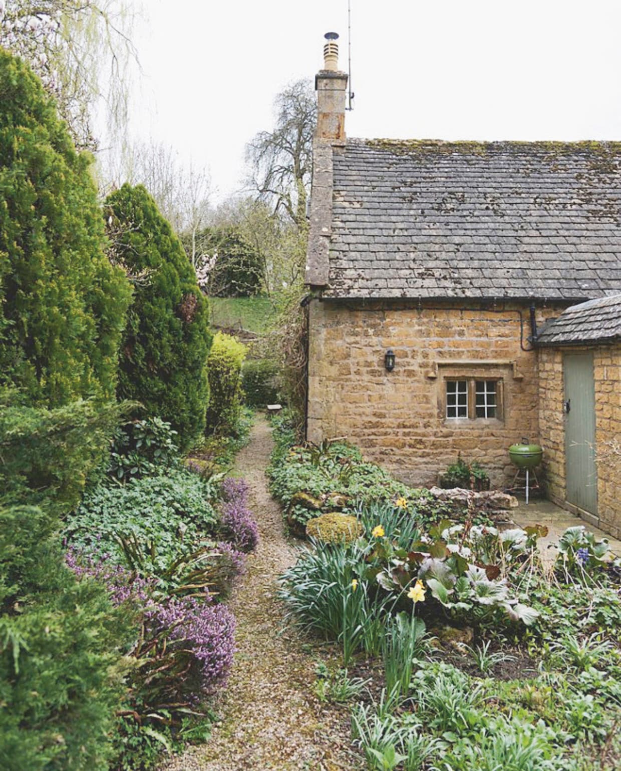 Brookside Cottage Fotografie Paul Whitbread for Inigo, Cottagecore, Gestalten 2025 | Brookside Cottage, United Kingdom