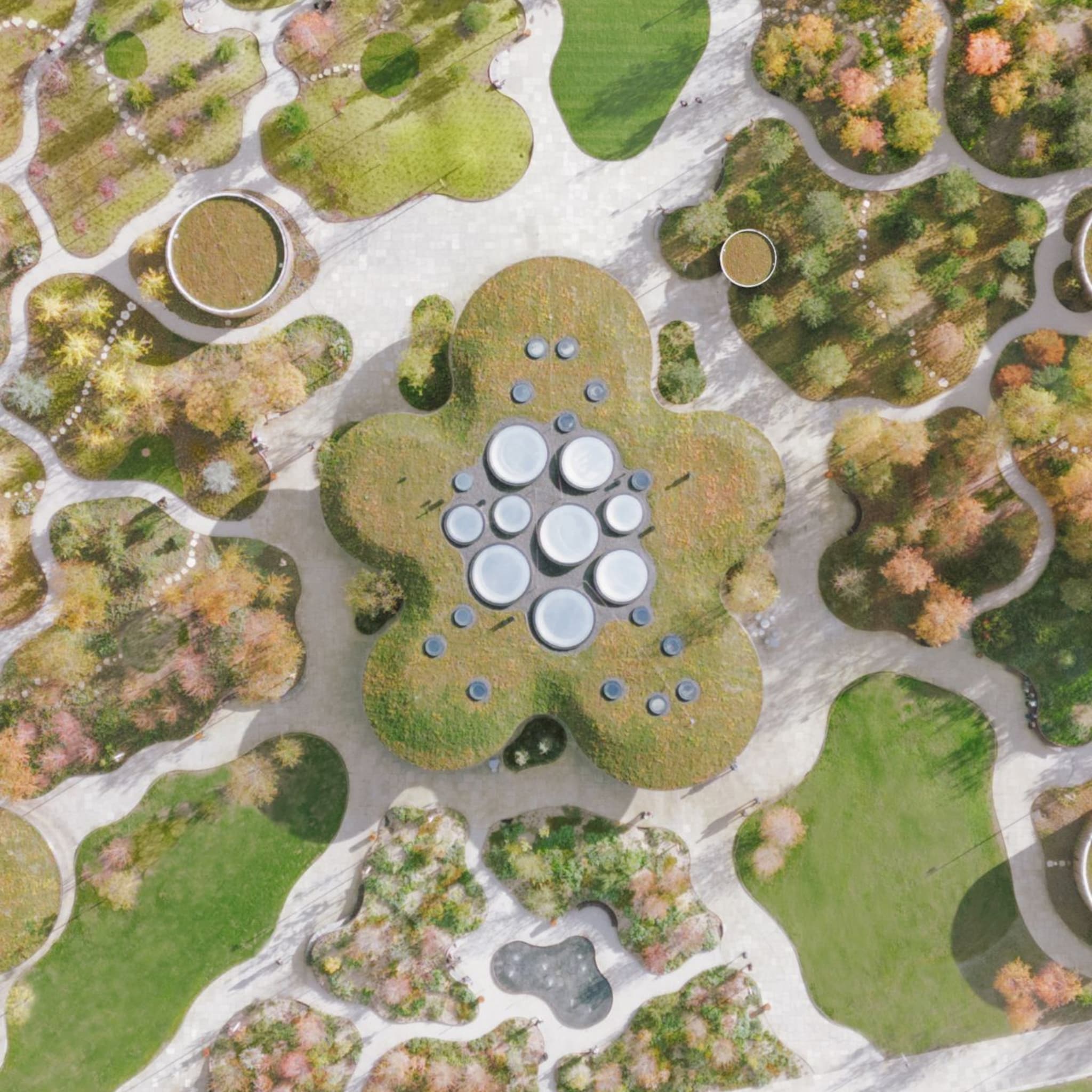 glazen huis met groen uitzicht