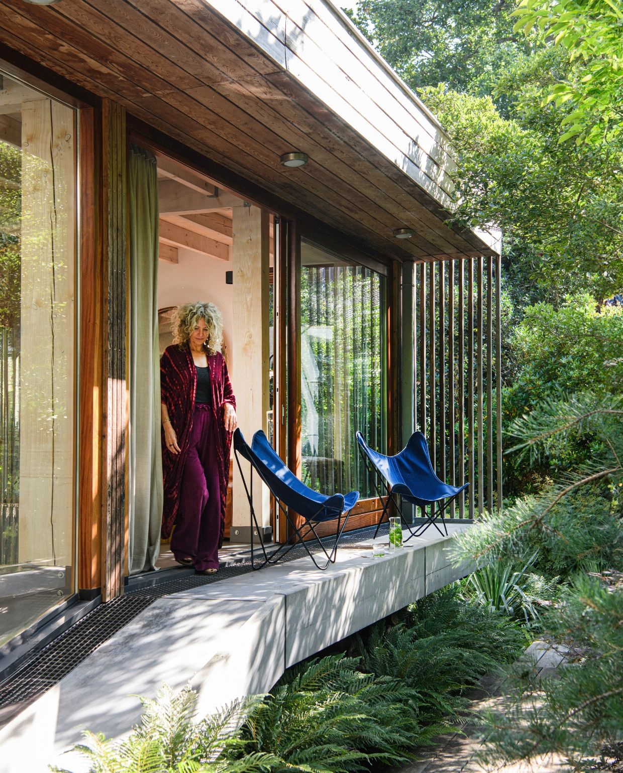 Vlinderstoelen Aa van Airborne. Linnen gordijnen Evert Groot.